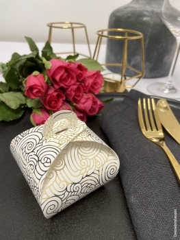Geschenkbox Ornament Gold